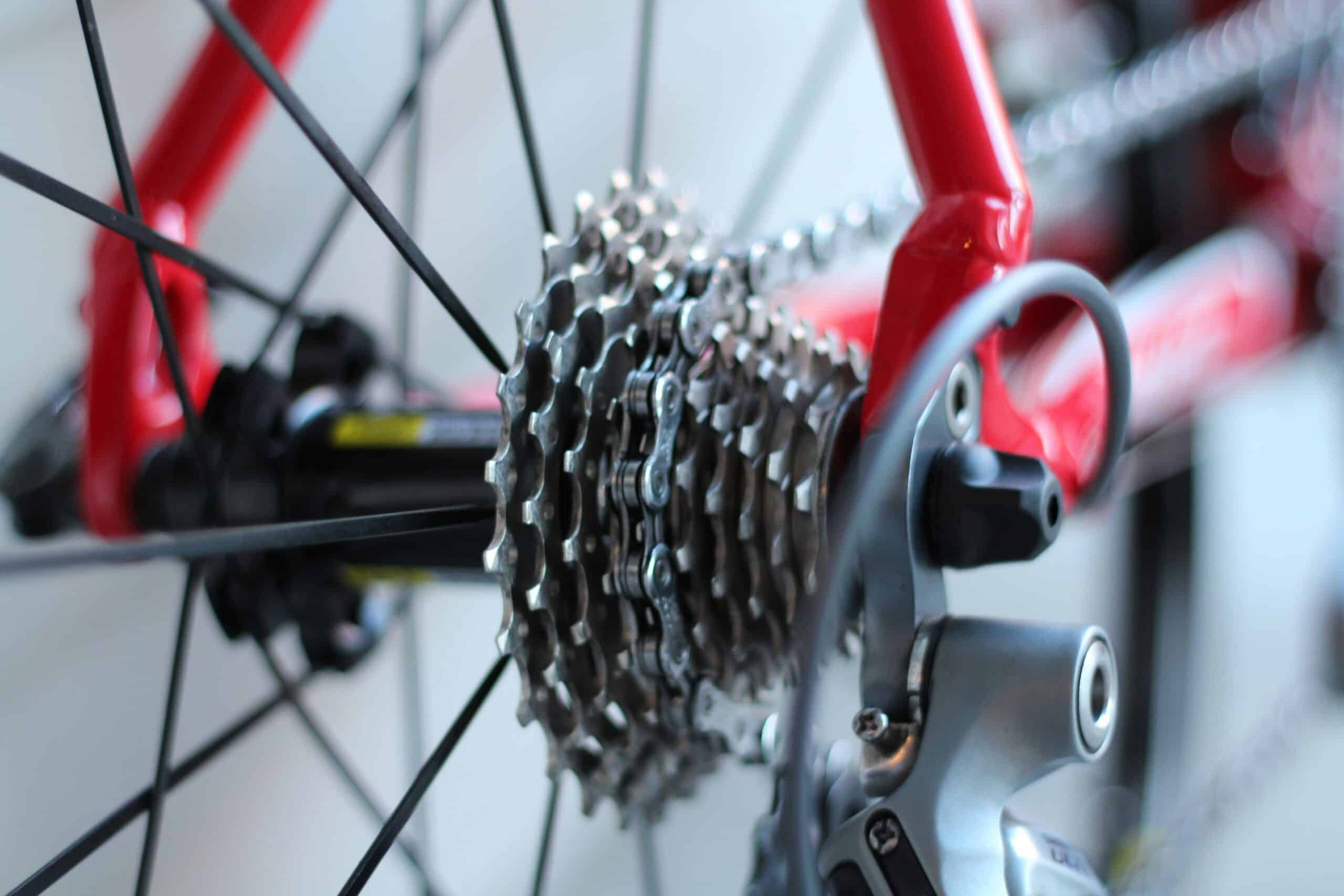 Reparación profesional de automóviles y bicicletas